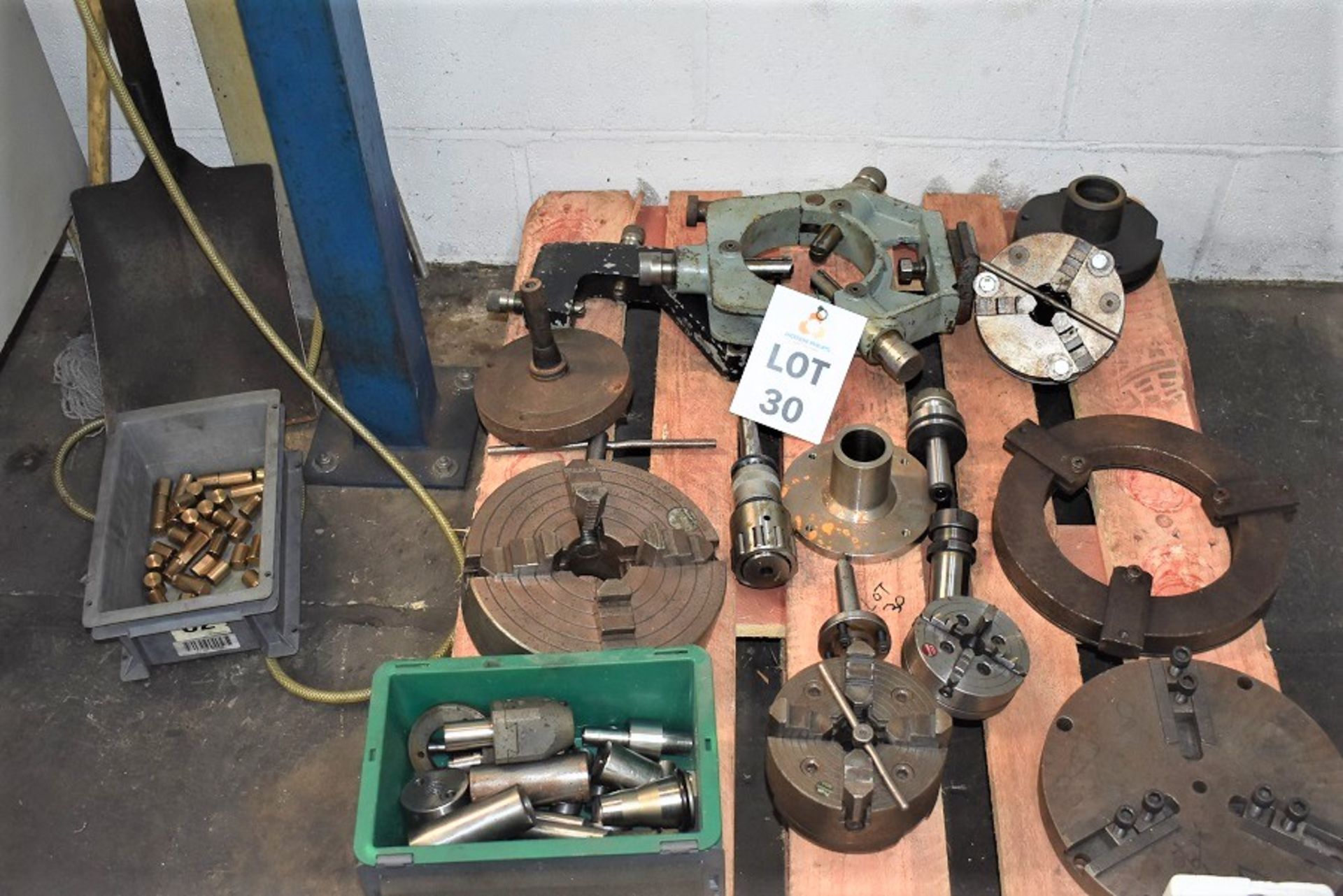 QTY OF MACHINE TOOLING INC TAIL STOCK, VARIOUS CHUCKS ETC WILL SUTE LOT 34