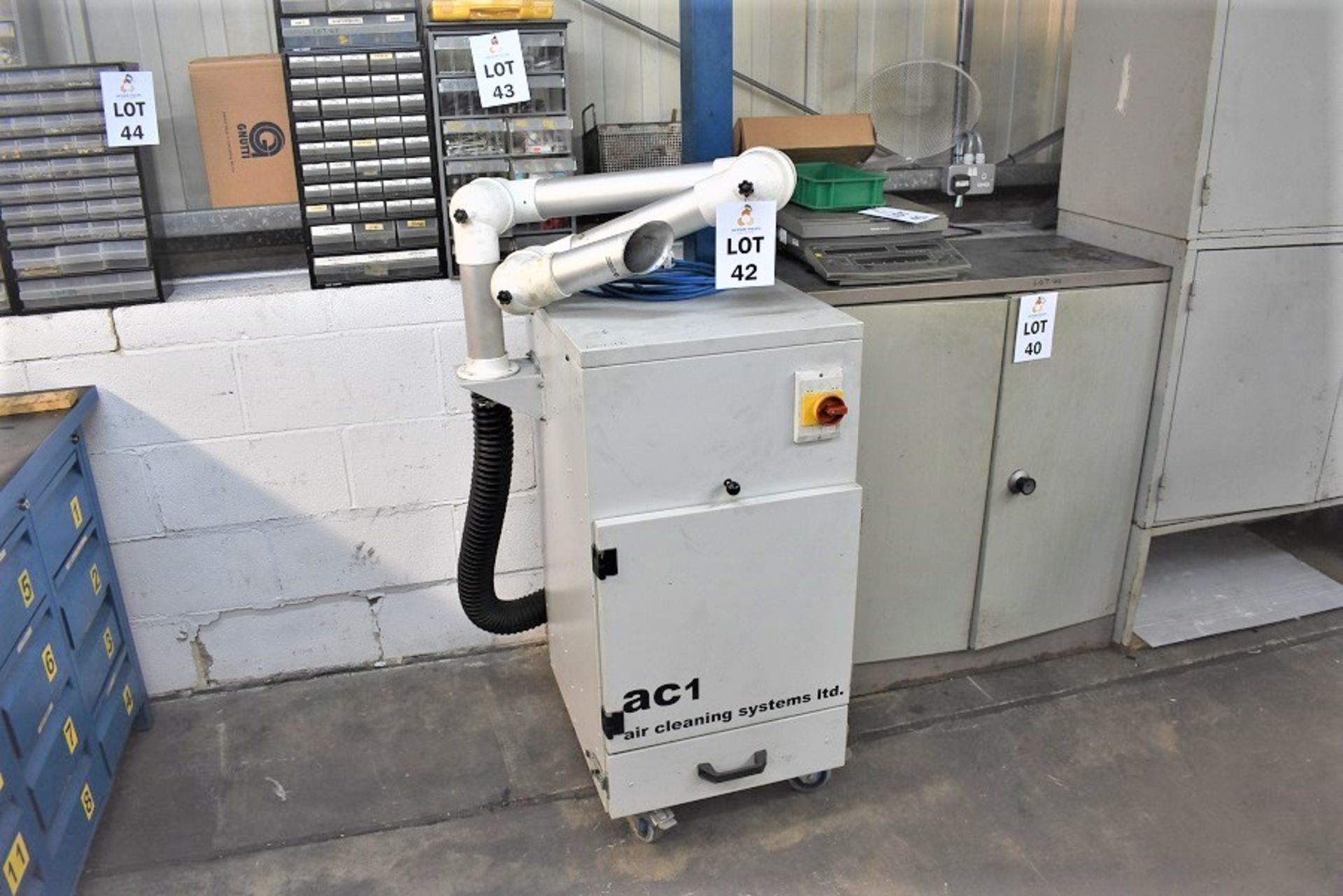 1 X AIR CLEAN SYSTEMS ACI MOBILE FUME EXTRACTION UNIT