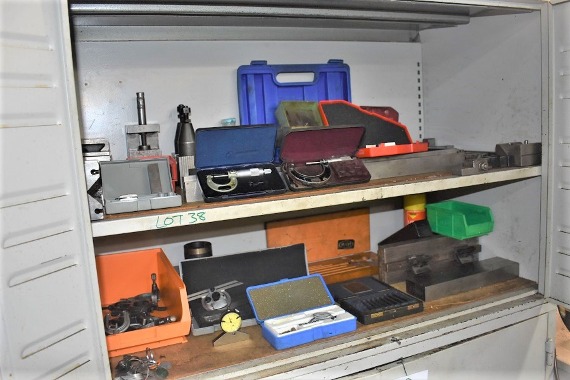 1 X STEEL CABINET & VARIOUS ITEMS OF VARIOUS METROLOGY EQUIPMENT - Image 2 of 2