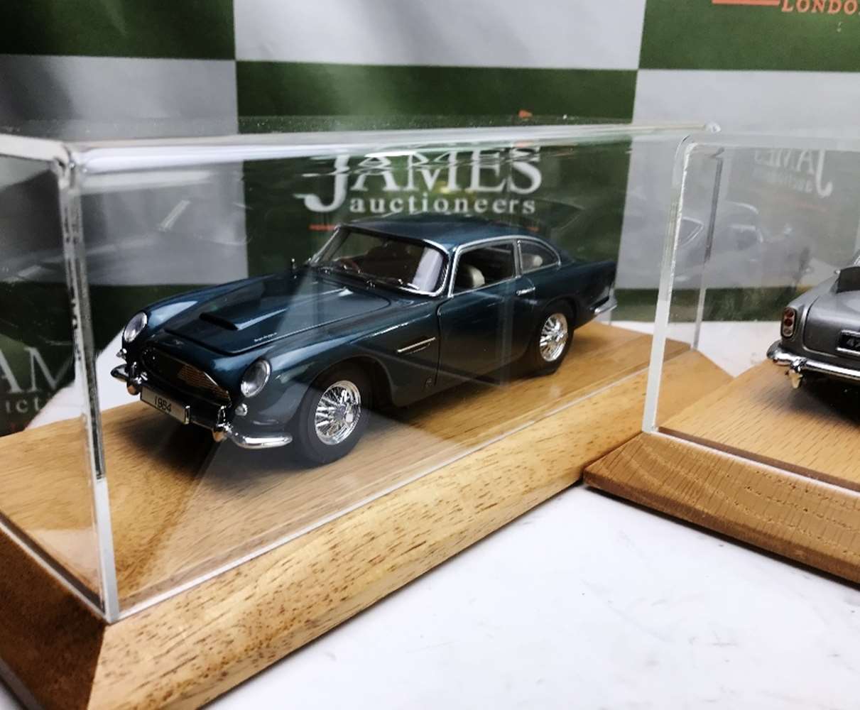 Aston Martin DB5`s 1:24 Scale Complete Collection of Danbury Mint - Image 5 of 5