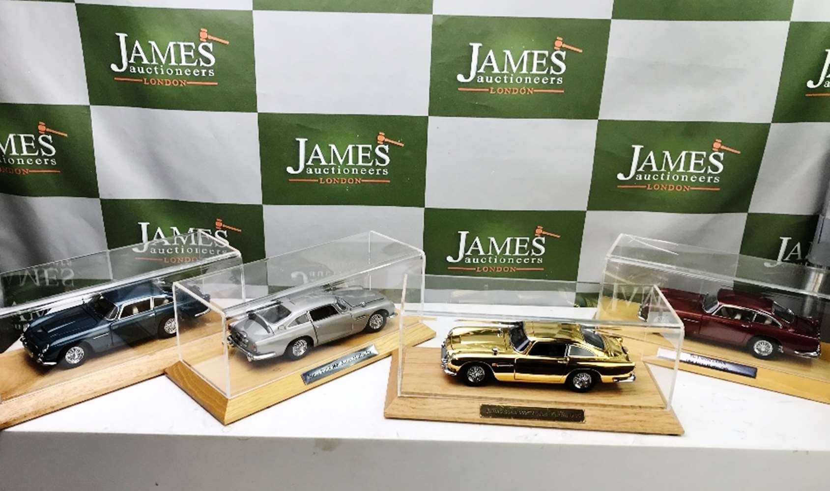 Aston Martin DB5`s 1:24 Scale Complete Collection of Danbury Mint