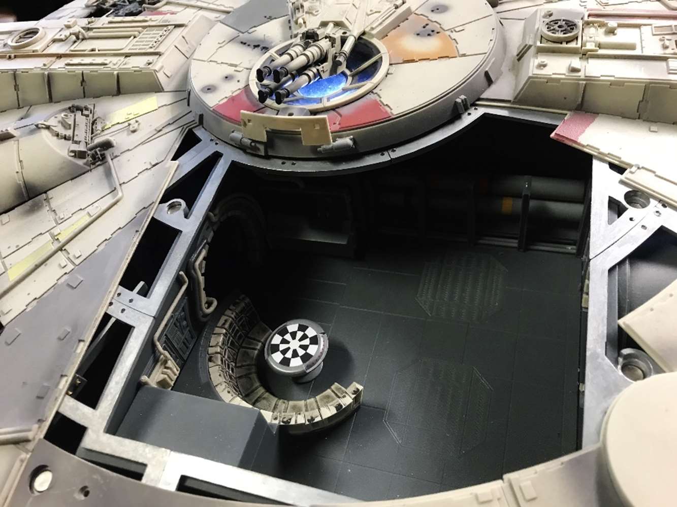 DeAgostini -Star Wars "The Millennium Falcon" 32 Inch/Wall Stand - Image 3 of 9