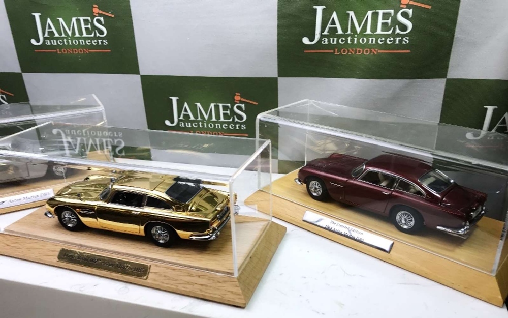 Aston Martin DB5`s 1:24 Scale Complete Collection of Danbury Mint - Image 2 of 5