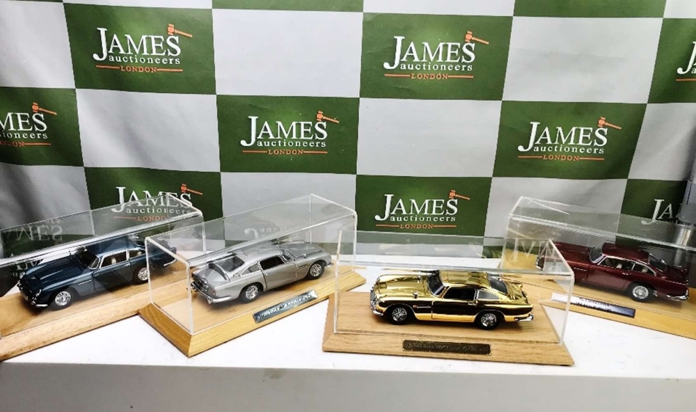 Aston Martin DB5`s 1:24 Scale Complete Collection of Danbury Mint