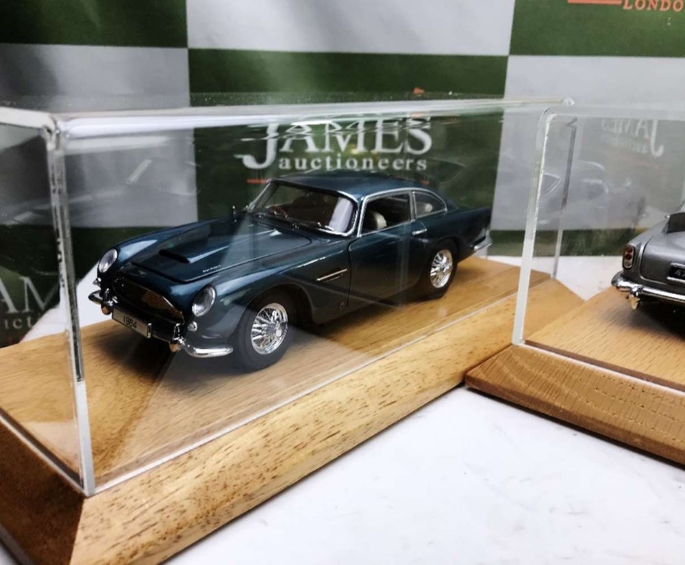 Aston Martin DB5`s 1:24 Scale Complete Collection of Danbury Mint - Image 5 of 5