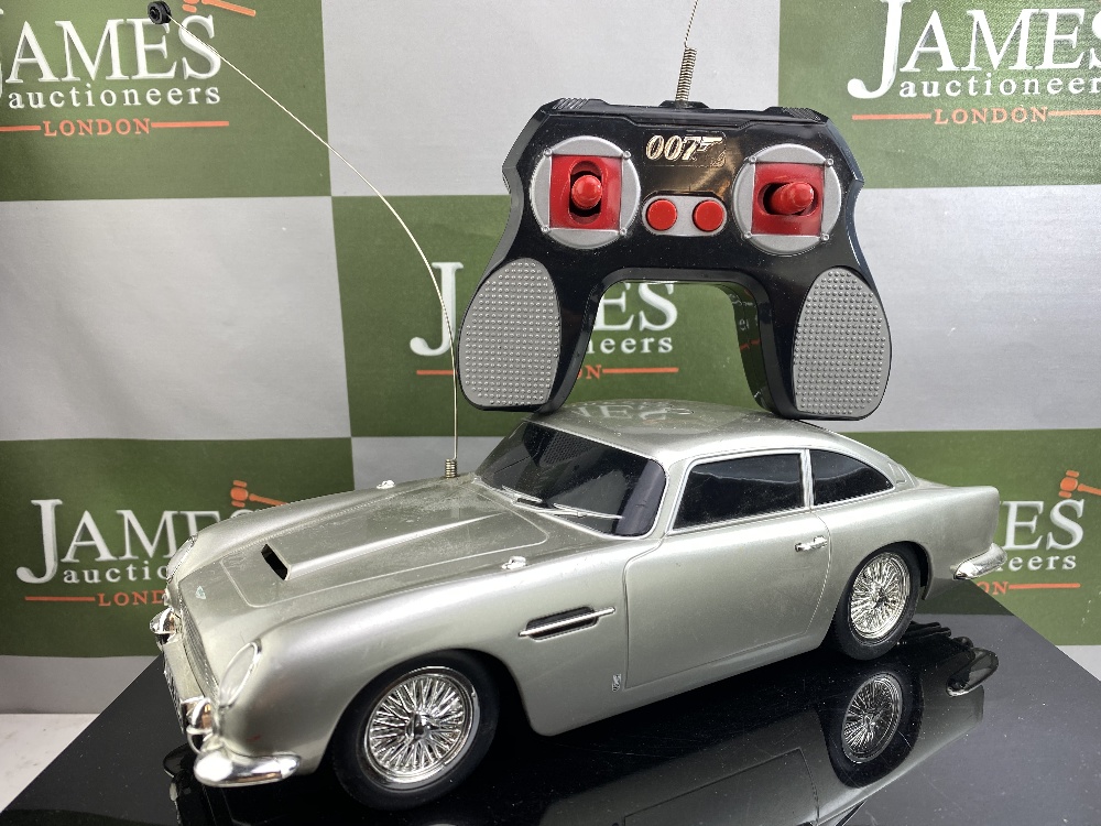 James Bond Aston Martin DB5 Remote Controlled Car