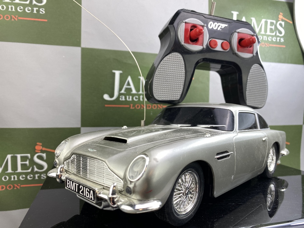 James Bond Aston Martin DB5 Remote Controlled Car - Image 2 of 4