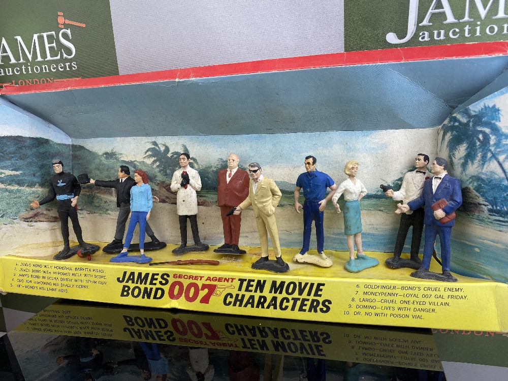 Gilbert Vintage James Bond 007 Diarama Ten Character Collection - Image 2 of 3