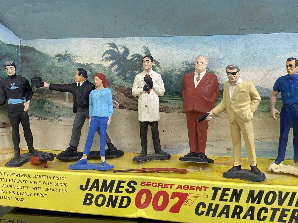 Gilbert Vintage James Bond 007 Diarama Ten Character Collection - Image 3 of 3