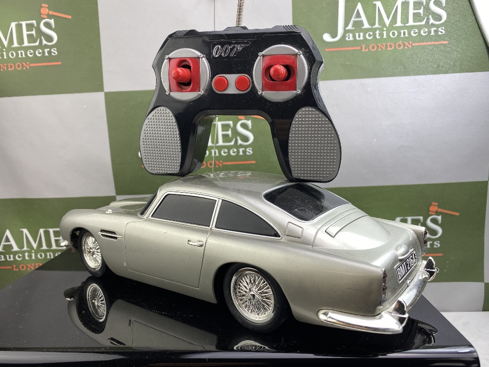 James Bond Aston Martin DB5 Remote Controlled Car - Image 4 of 4