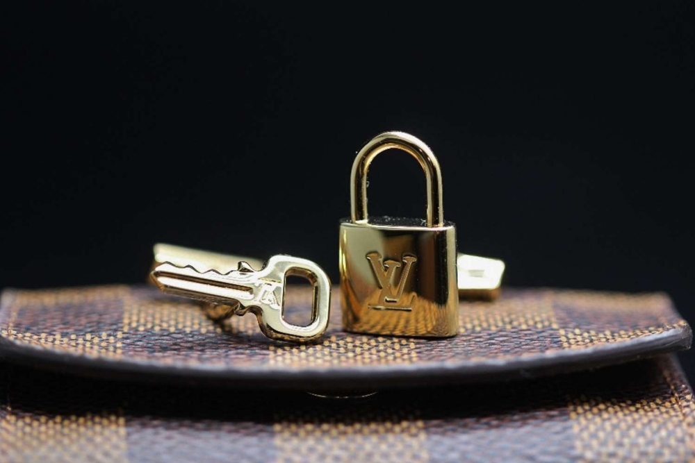 Louis Vuitton Cufflinks 925 Silver Gold Plated with Brown Damier Pouch.