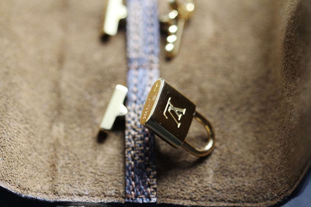 Louis Vuitton Cufflinks 925 Silver Gold Plated with Brown Damier Pouch. - Image 2 of 4