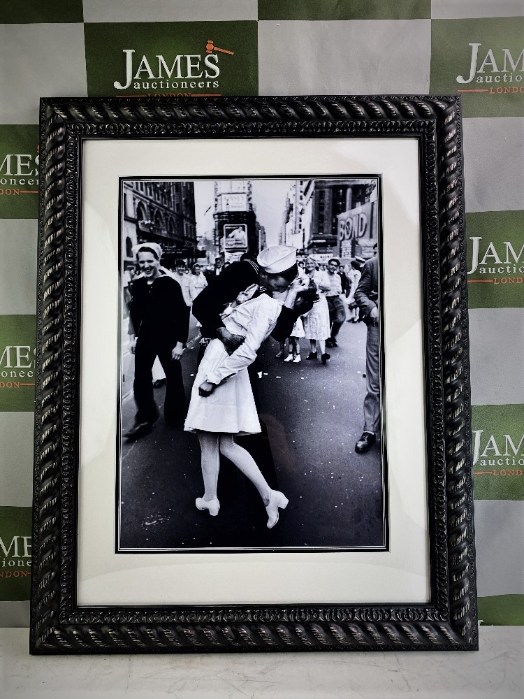 End Of World War-II Iconic New York-Times Square Kiss