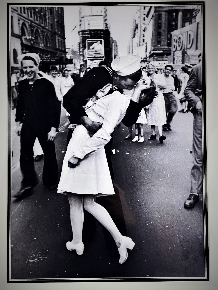 End Of World War-II Iconic New York-Times Square Kiss - Image 2 of 2