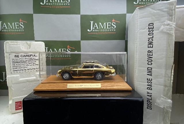 Withdrawn-James Bond 007 Aston Martin DB5 22 Carat Gold Plated 1:24 Scale - Danbury Mint Ltd Edition - Image 7 of 9