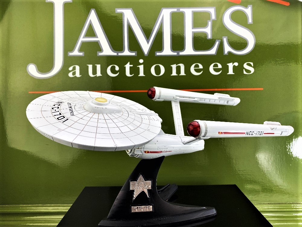 Star Trek-USS Enterprise SpaceShip Diecast Display
