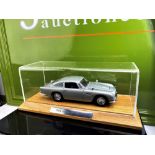 Danbury Mint Aston Martin DB5 James Bond 1:24 Scale + Case