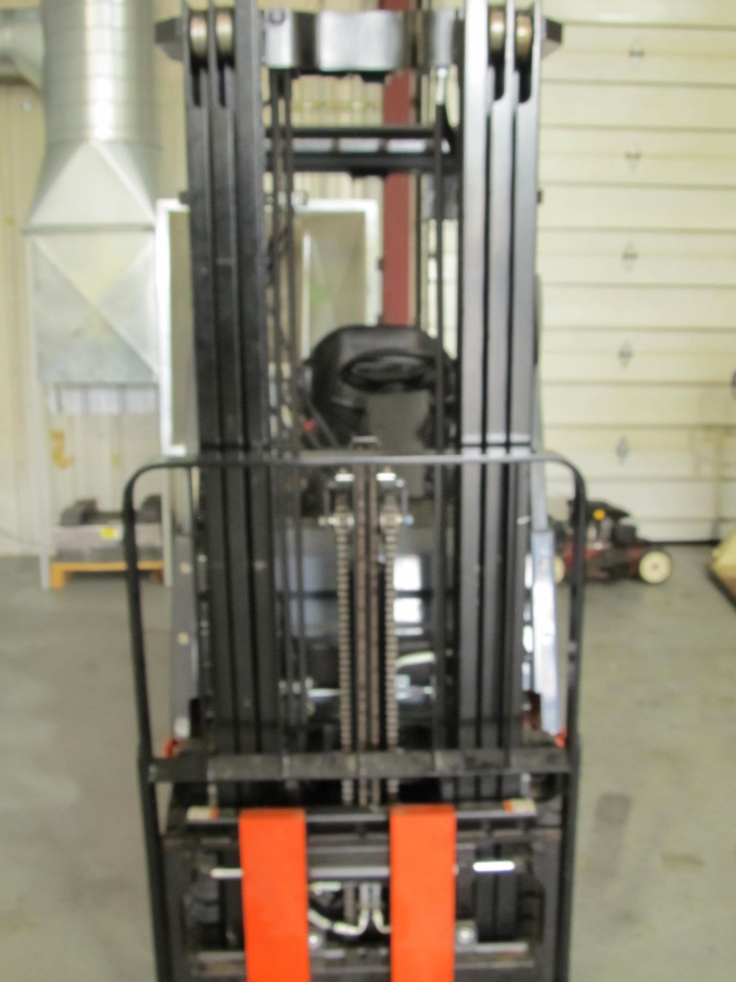 Toyota 8FGCSU20 Forklift (32 Hrs.) 4,000lb Capacity - Image 10 of 11