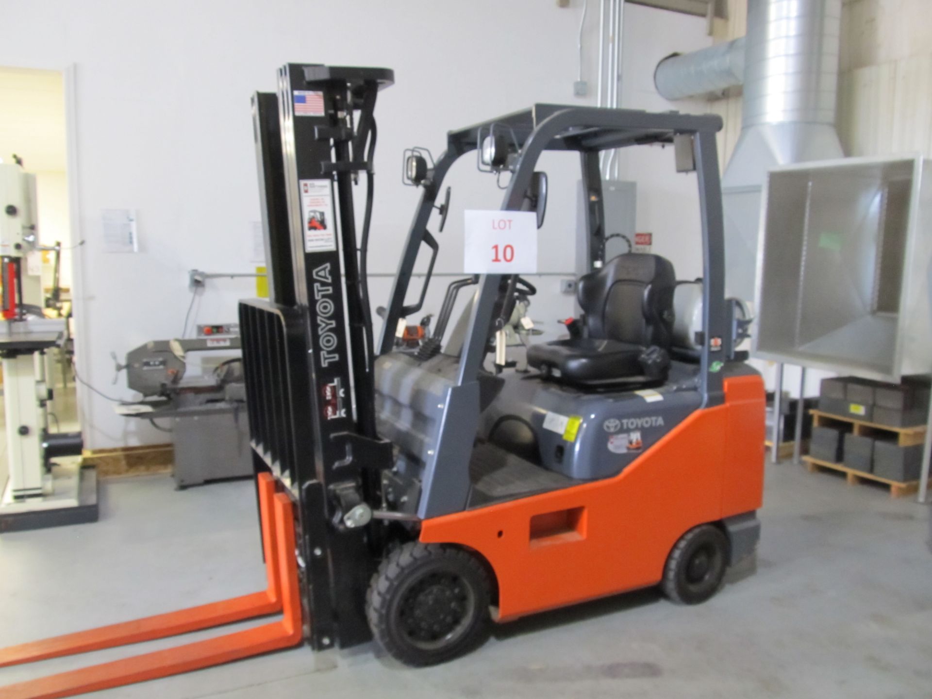 Toyota 8FGCSU20 Forklift (32 Hrs.) 4,000lb Capacity - Image 4 of 11