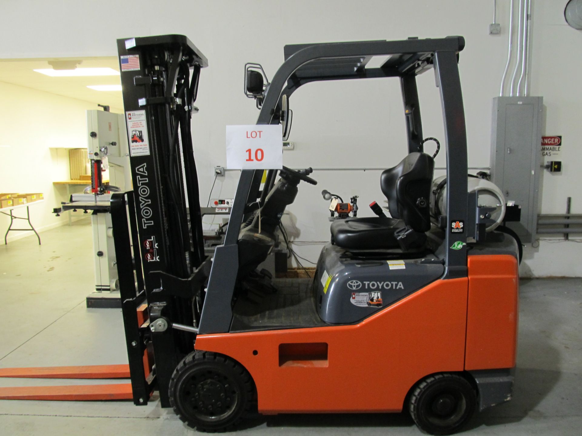 Toyota 8FGCSU20 Forklift (32 Hrs.) 4,000lb Capacity - Image 5 of 11