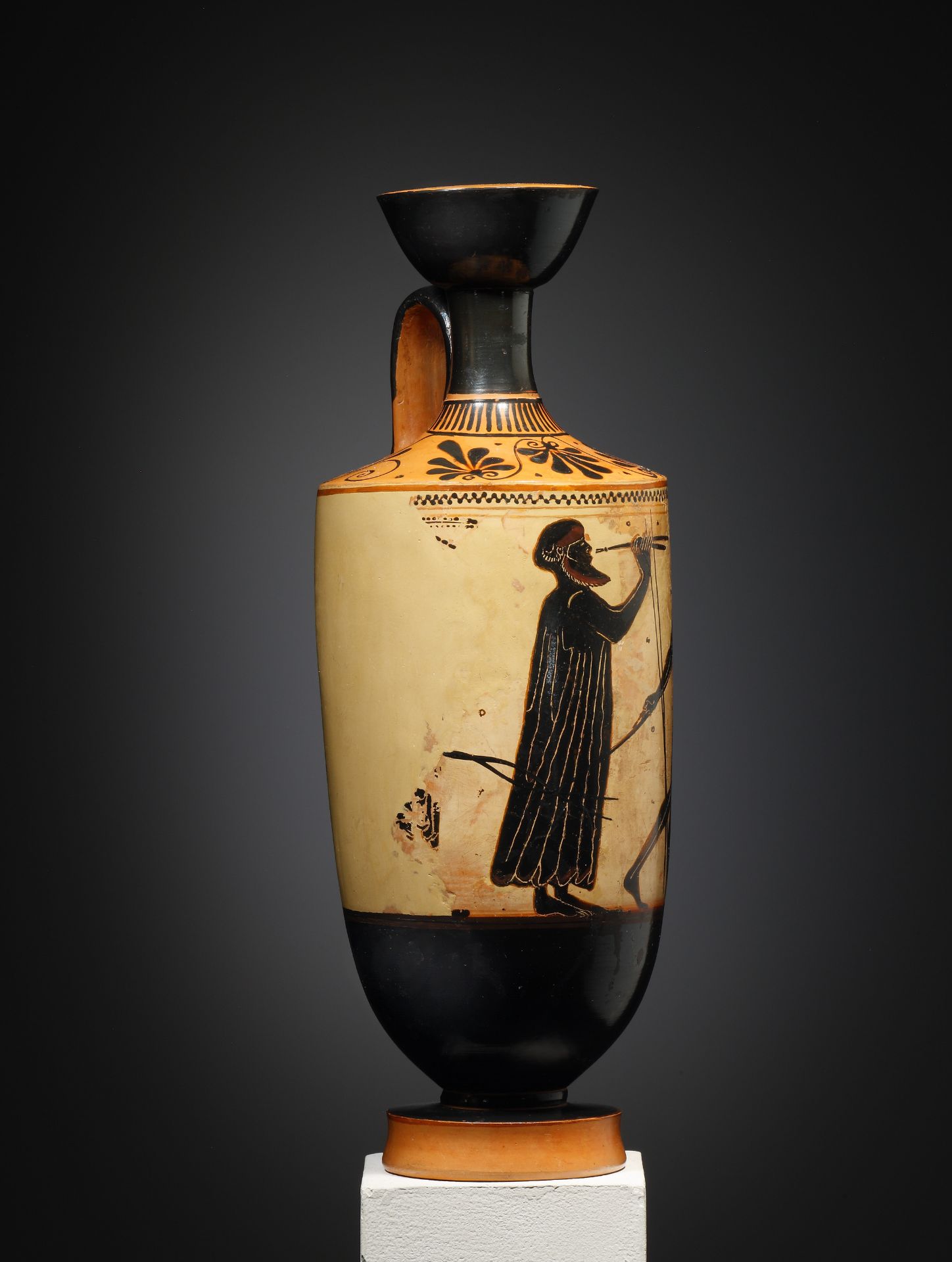 An Attic Black-figure White-ground Lekythos, Attributed to the Athena Painter - Bild 5 aus 5
