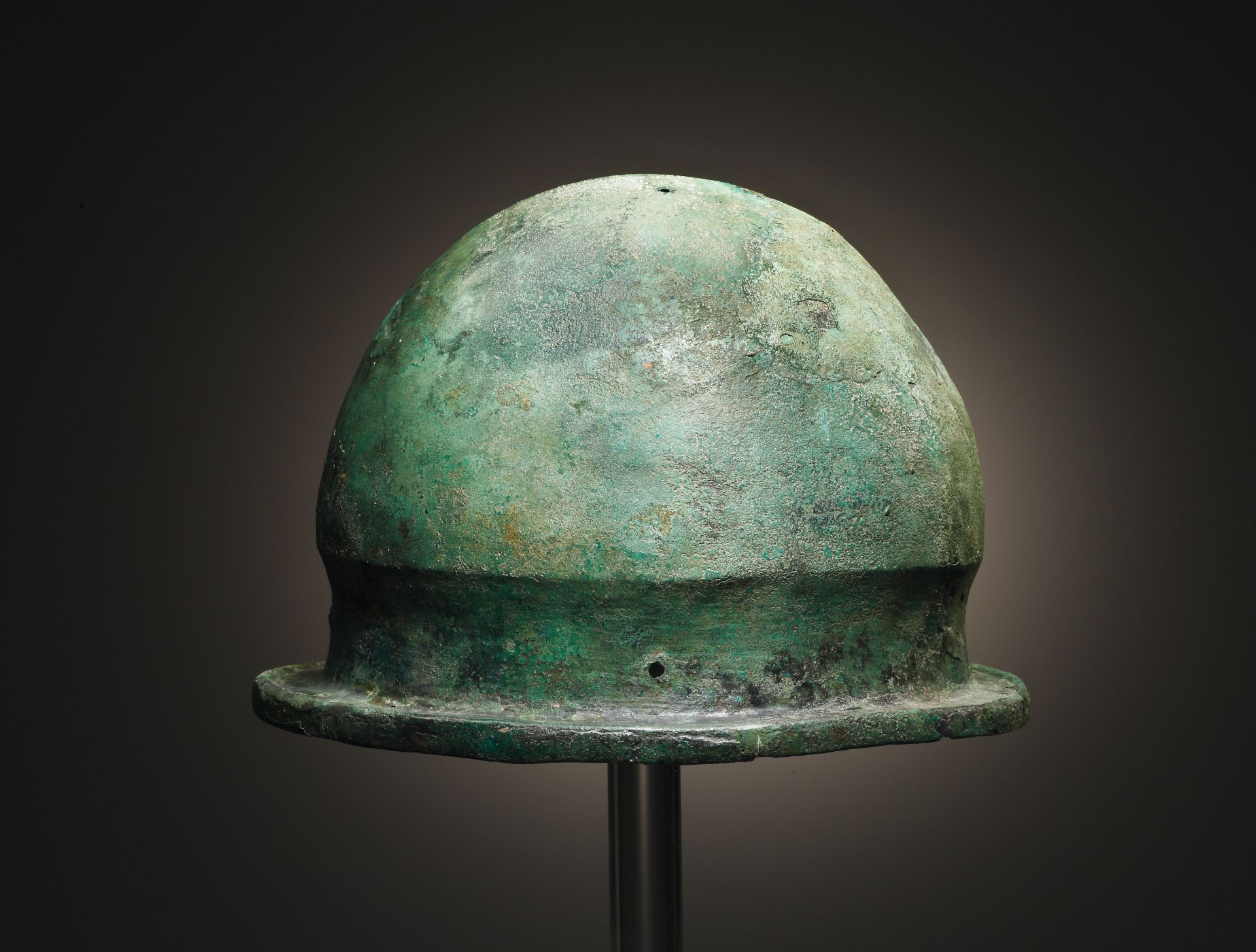 A Negau Helmet (Vetulonia Type) - Bild 4 aus 4