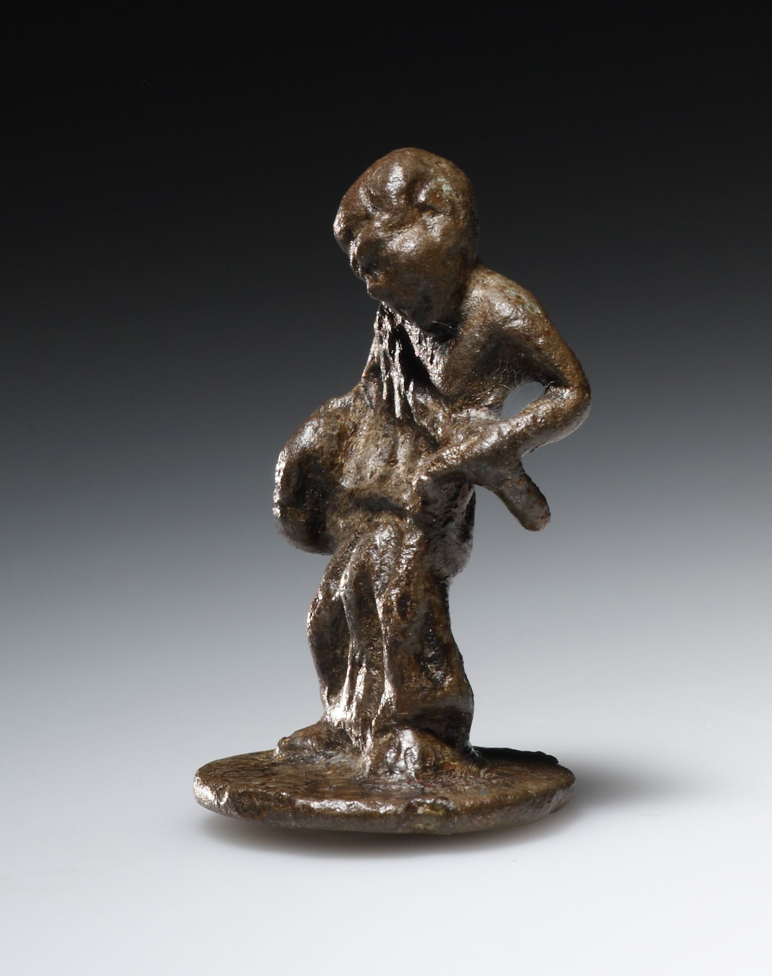 A Bronze Statuette of a Beggar - Bild 2 aus 2