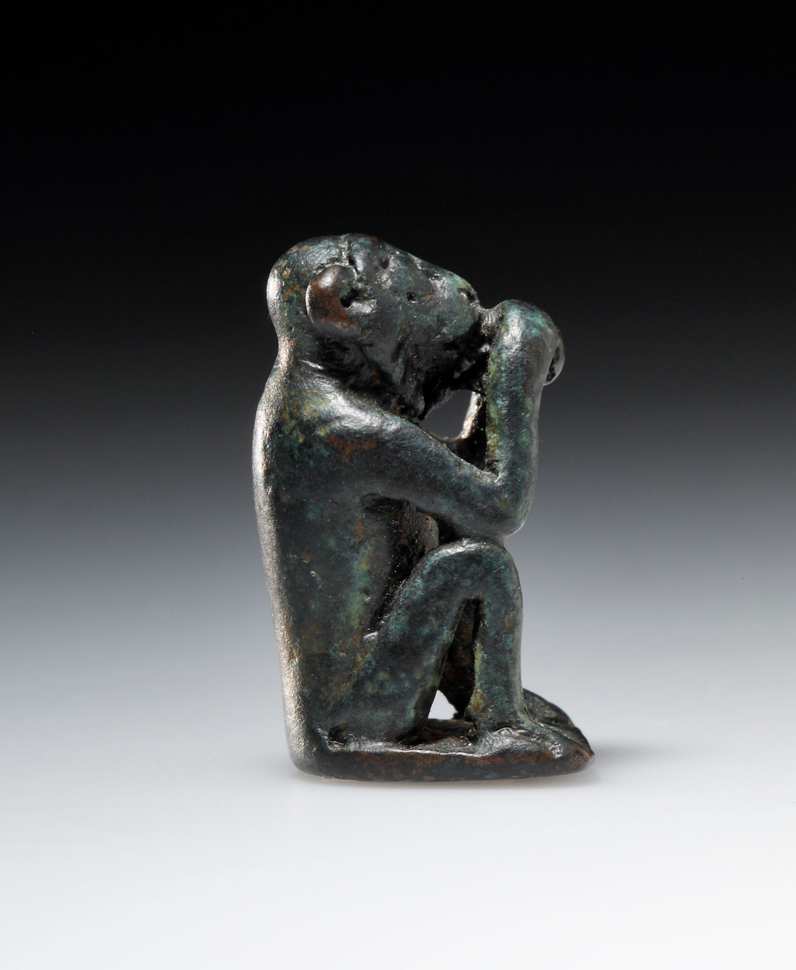 A Bronze Weight in the Shape of an Ape - Bild 2 aus 2