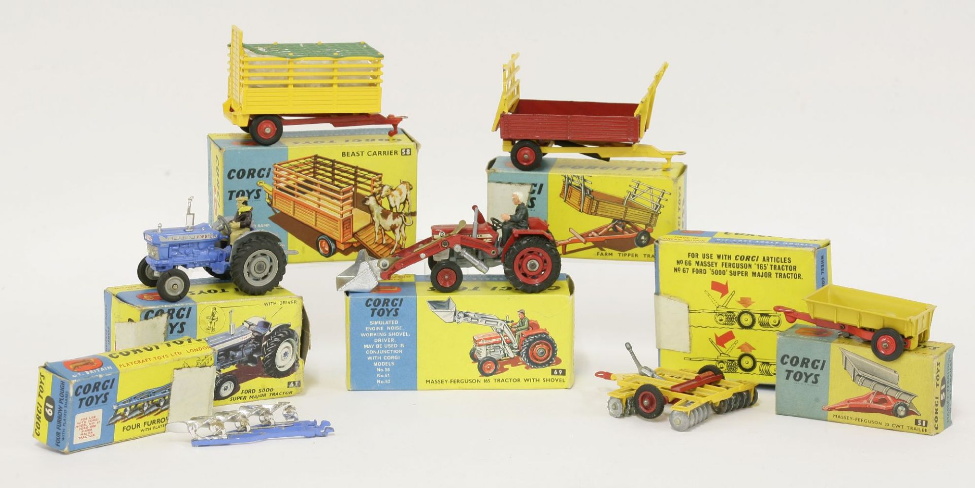 Corgi agricultural machinery, comprising (67) Ford 5000 super major tractor, (69) Massey-Ferguson - Bild 2 aus 2