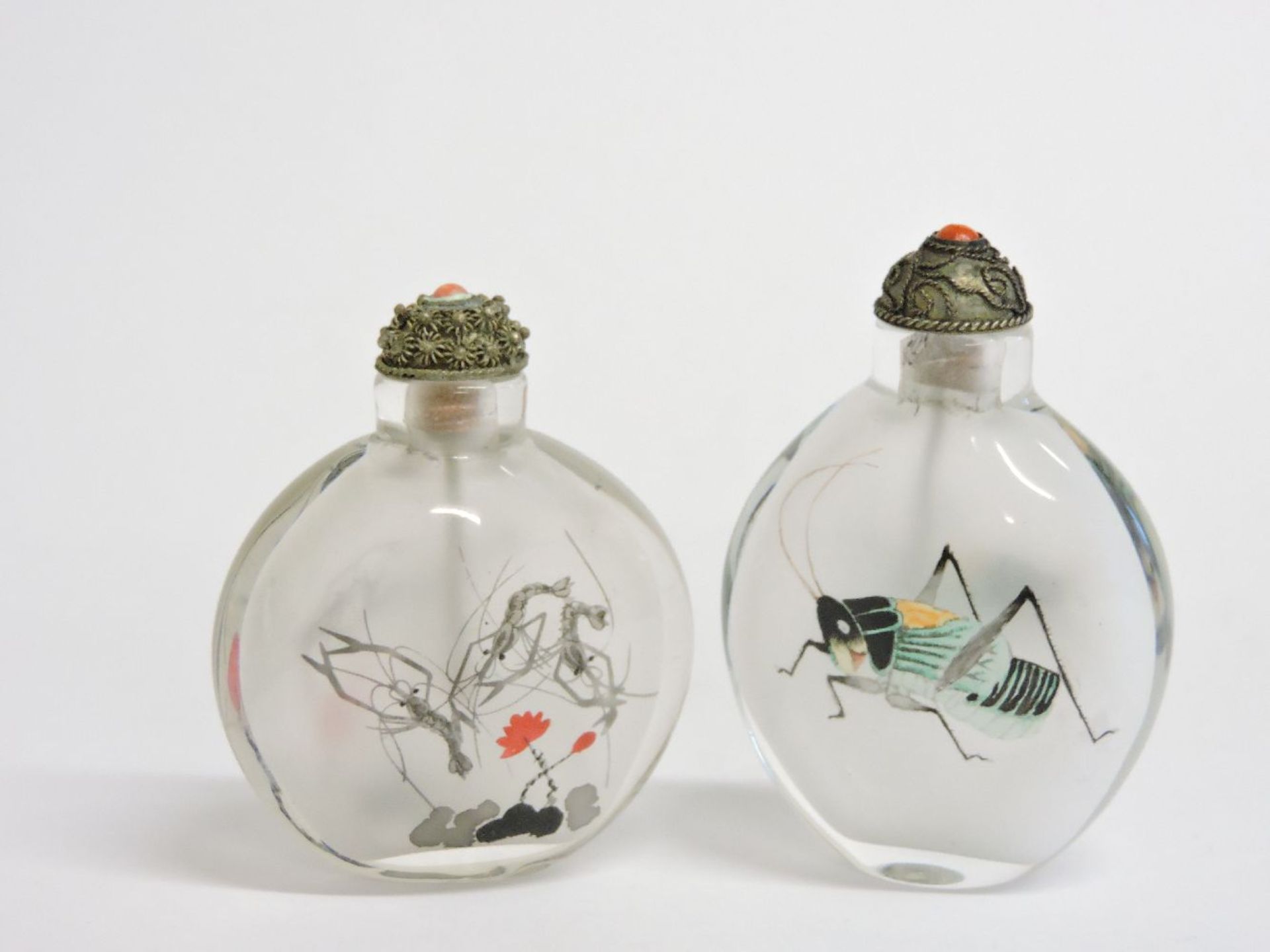 Two Chinese opaque inside-painted glass snuff bottles and stoppers, one decorated with crickets, the - Bild 2 aus 2