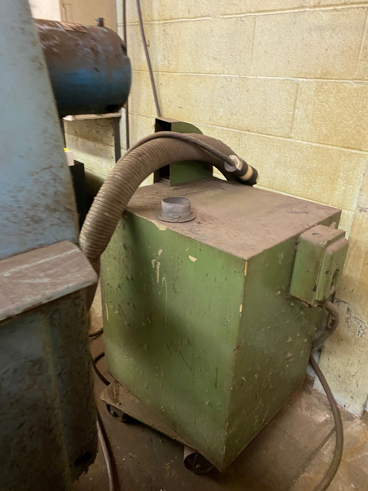 Brown & Sharpe 2L Surface Grinder + Vac - Image 5 of 5