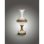 Glas - - Hohe Balustervase. Frankreich. Im Stil Napoleons III. Glas und Dekor aus feuervergoldeter