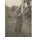 Afrika - - Sammlung von 9 OPhotographien mit meist ethnographischen Aufnahmen aus Kenia. Vintages.