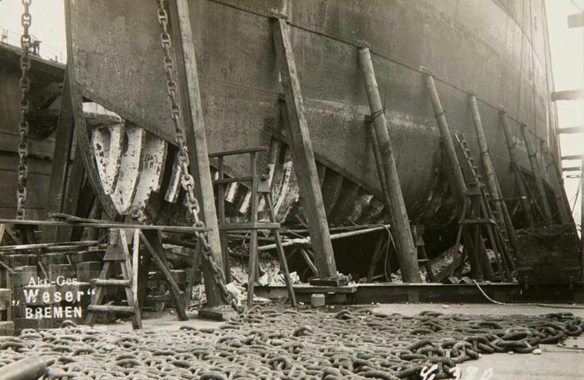 Deutschland - Seefahrt - - Sammelalbum mit 60 OPhotographien (Silbergelatine) der Werft Weser AG - Bild 2 aus 2