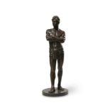 Künstler des 19./20. Jhd.. Männerfigur im Kontrapost. Statue aus Bronzeguss, bräunlich patiniert.