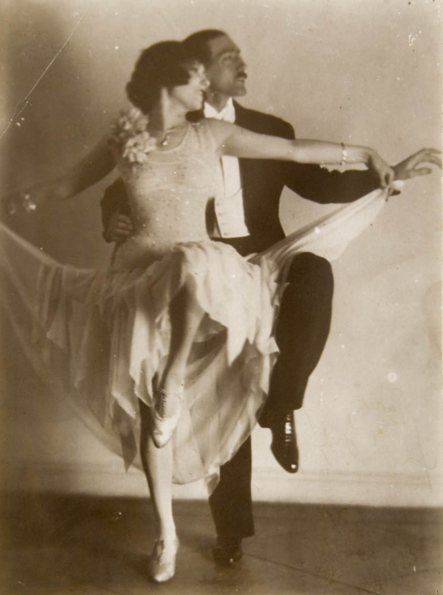 Tanz - - Tanz (Charlston). 1920er Jahre. 5 Aufnahmen. Wohl refotografiert vom Abzug des Negativs.