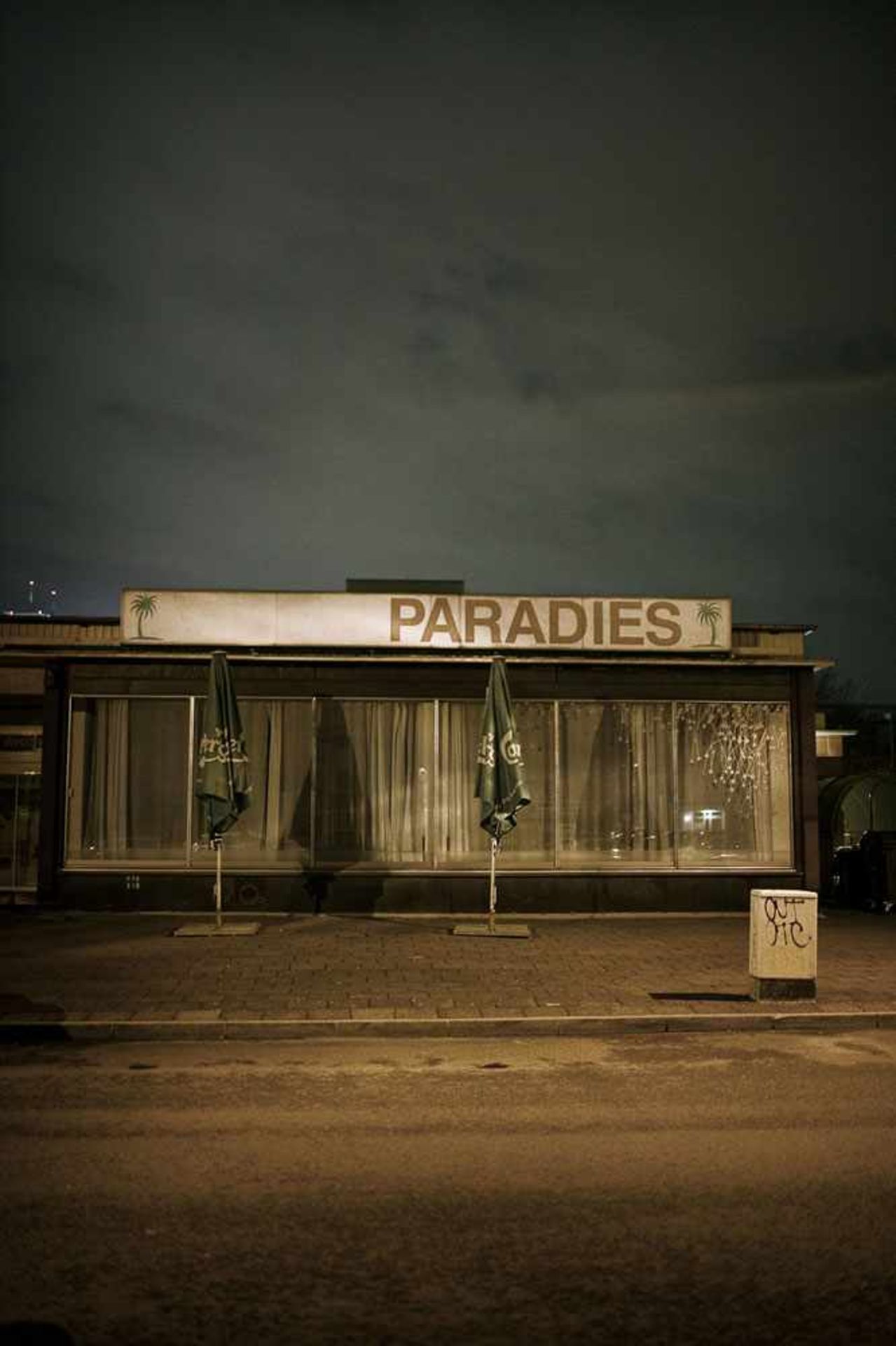 073 - - Alisa Resnik. Paradise. 2012. Digitale Fotografie. 6+2AP. 30 x 45 cm. Signiert