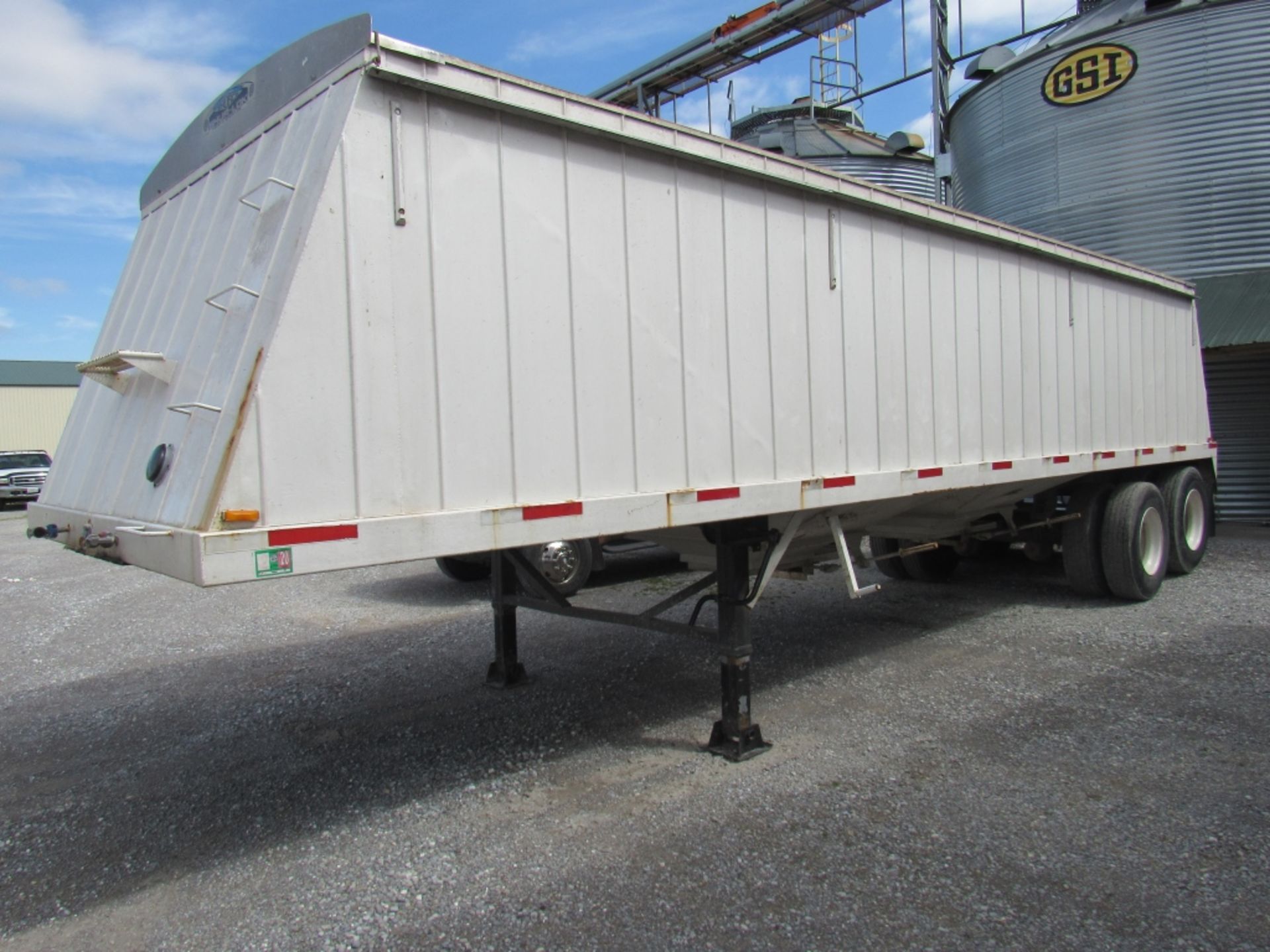 2001 White-Keene 30 Ft. 2 Hopper Bottom Trailer Steel