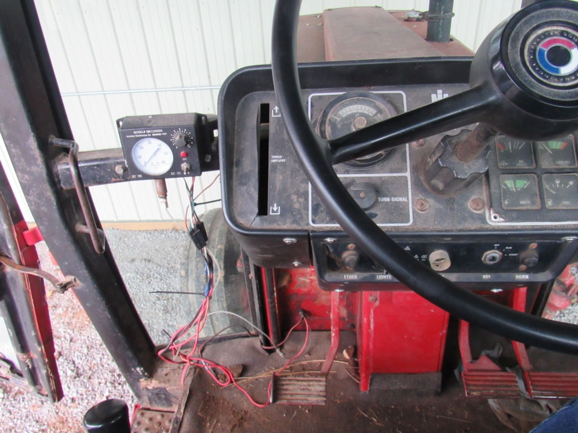 1977 1486 International w /Duals 2 Hydraulic Outlets - Image 21 of 24