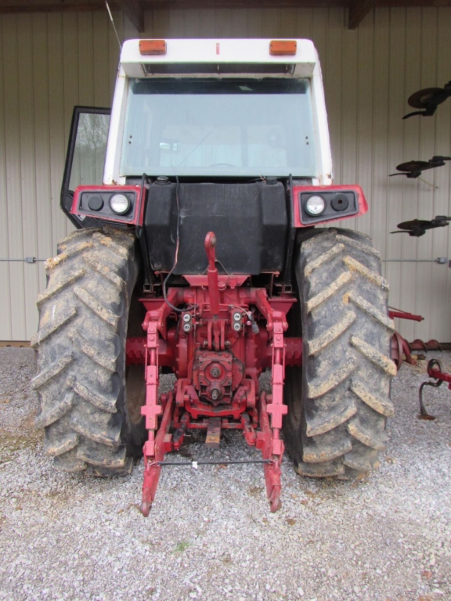 1977 1486 International w /Duals 2 Hydraulic Outlets - Image 10 of 24