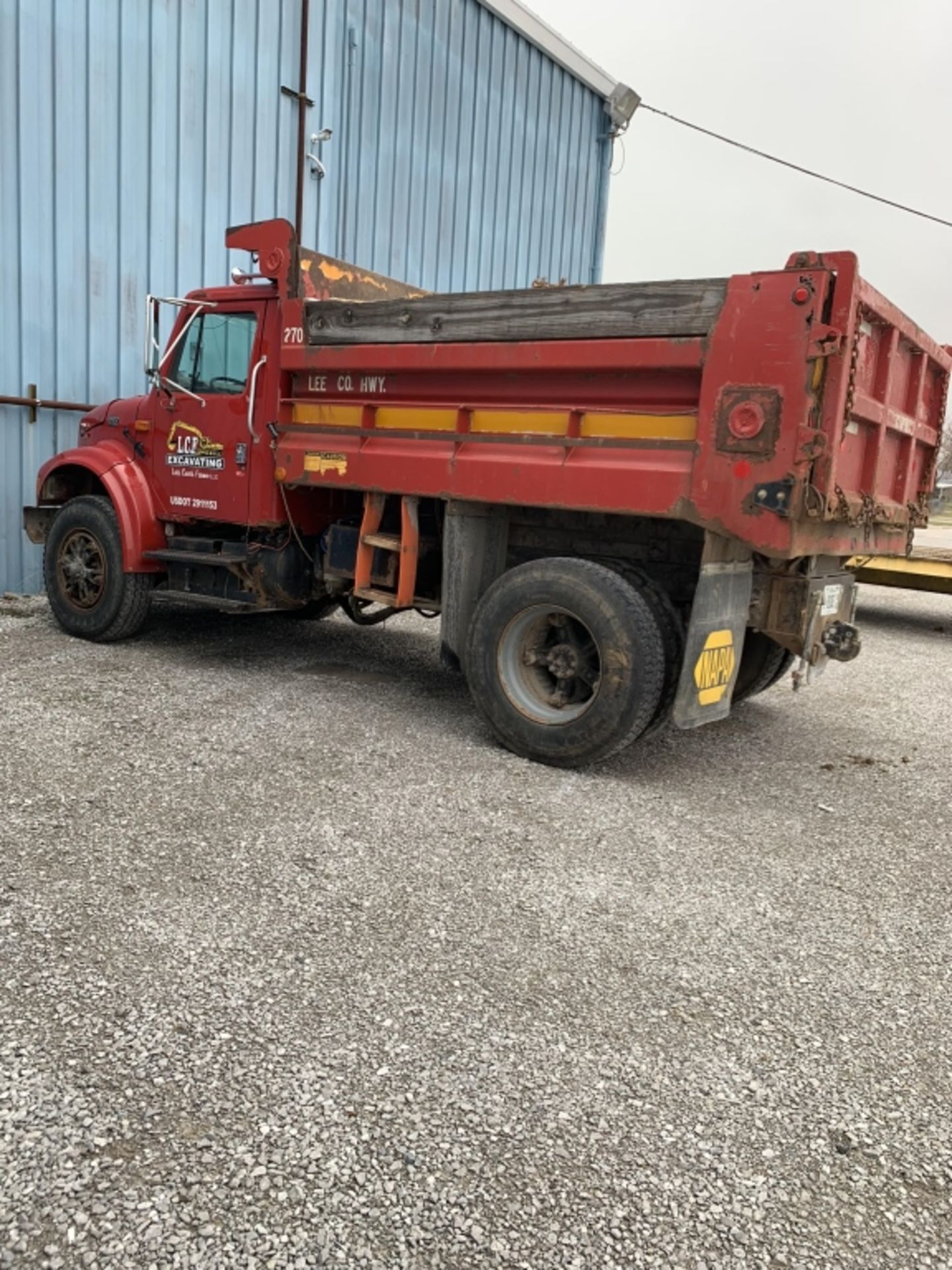 2000 International 4900 DT466E Dump Truck International 466 Motor - Image 2 of 18