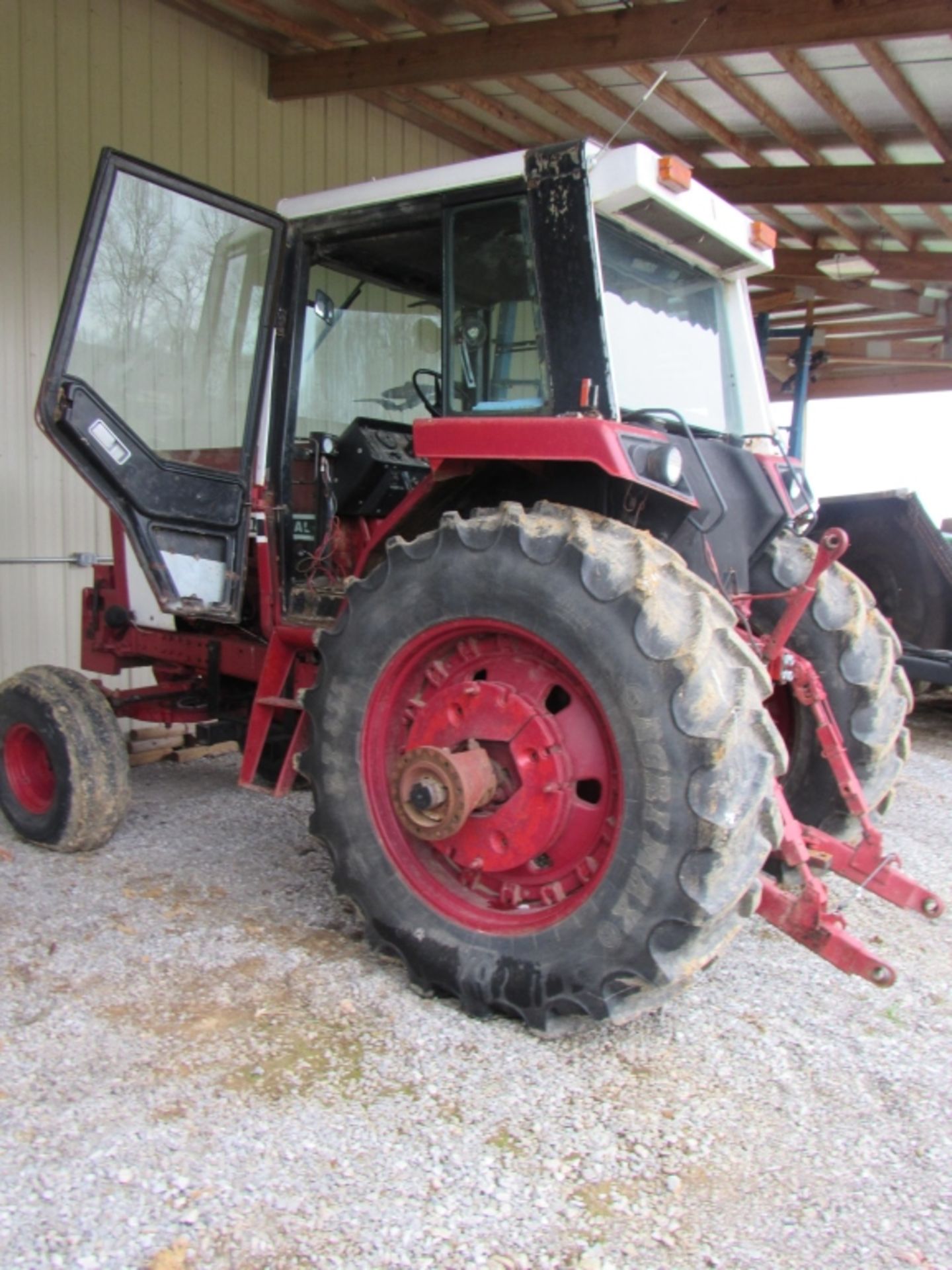 1977 1486 International w /Duals 2 Hydraulic Outlets - Image 9 of 24