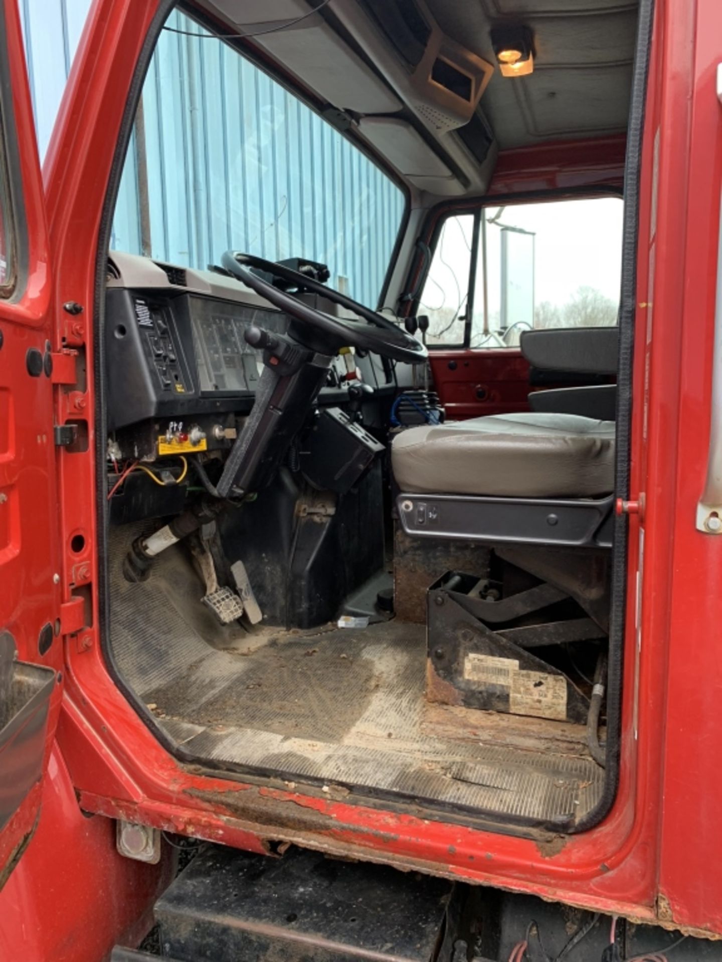 2000 International 4900 DT466E Dump Truck International 466 Motor - Image 11 of 18