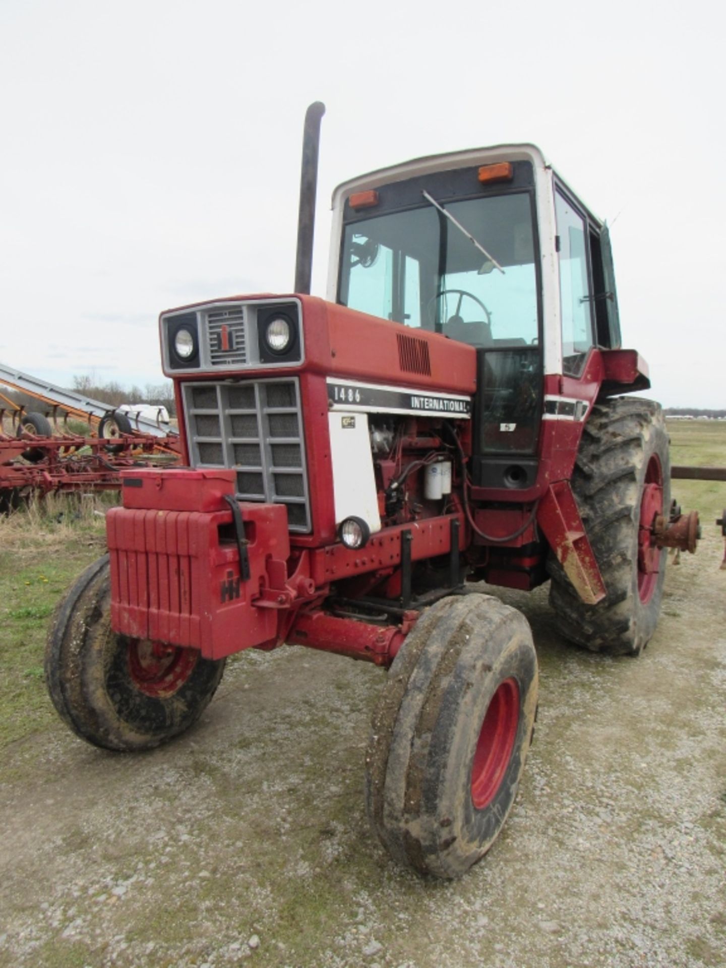 1977 1486 International w /Duals 2 Hydraulic Outlets - Image 2 of 24