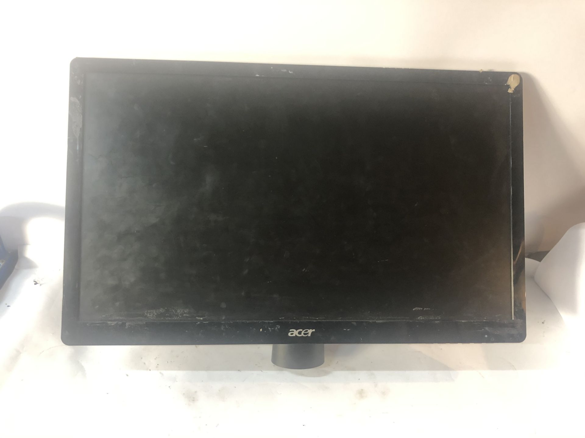 4 x Acer S220HQL 22'' LCD monitors