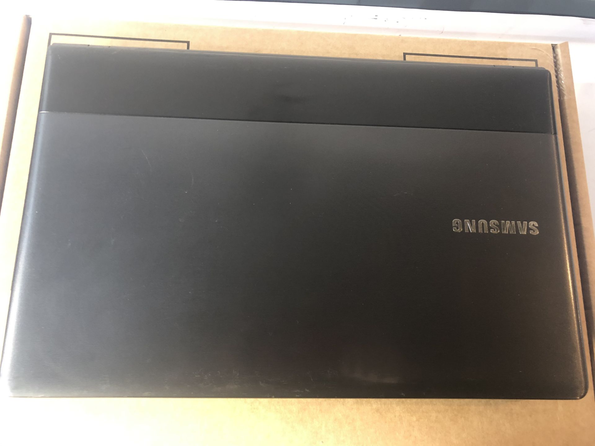 Samsung NP300E5C Laptop | Intel Core i3-3110M 2.40GHz - Image 3 of 5