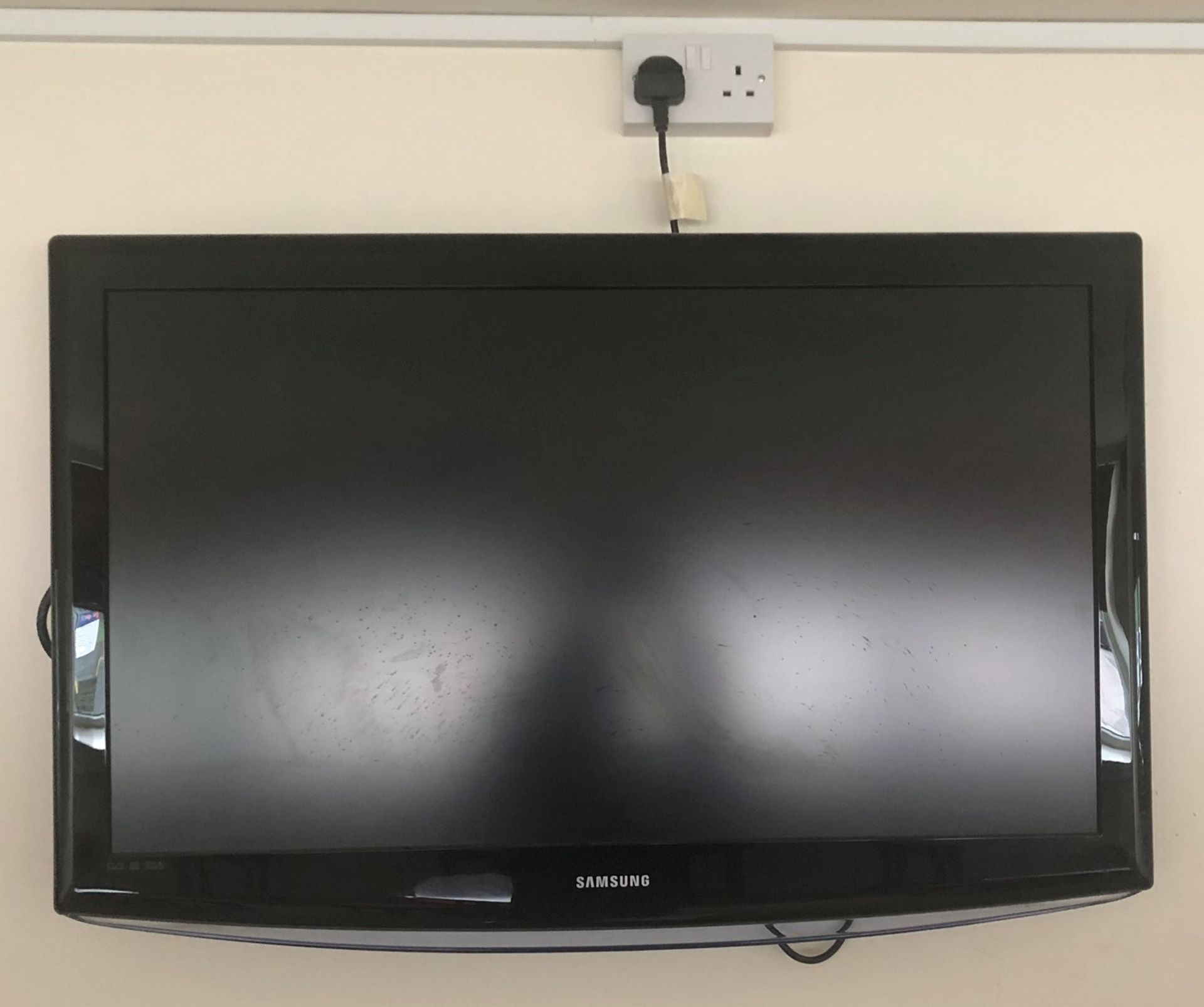 Samsung LE40R87BDX/XEU 40" Wall Mounted LCD Television - Image 2 of 3