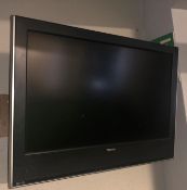 Toshiba 32WLT66 32" HD Ready Wall Mounted Television