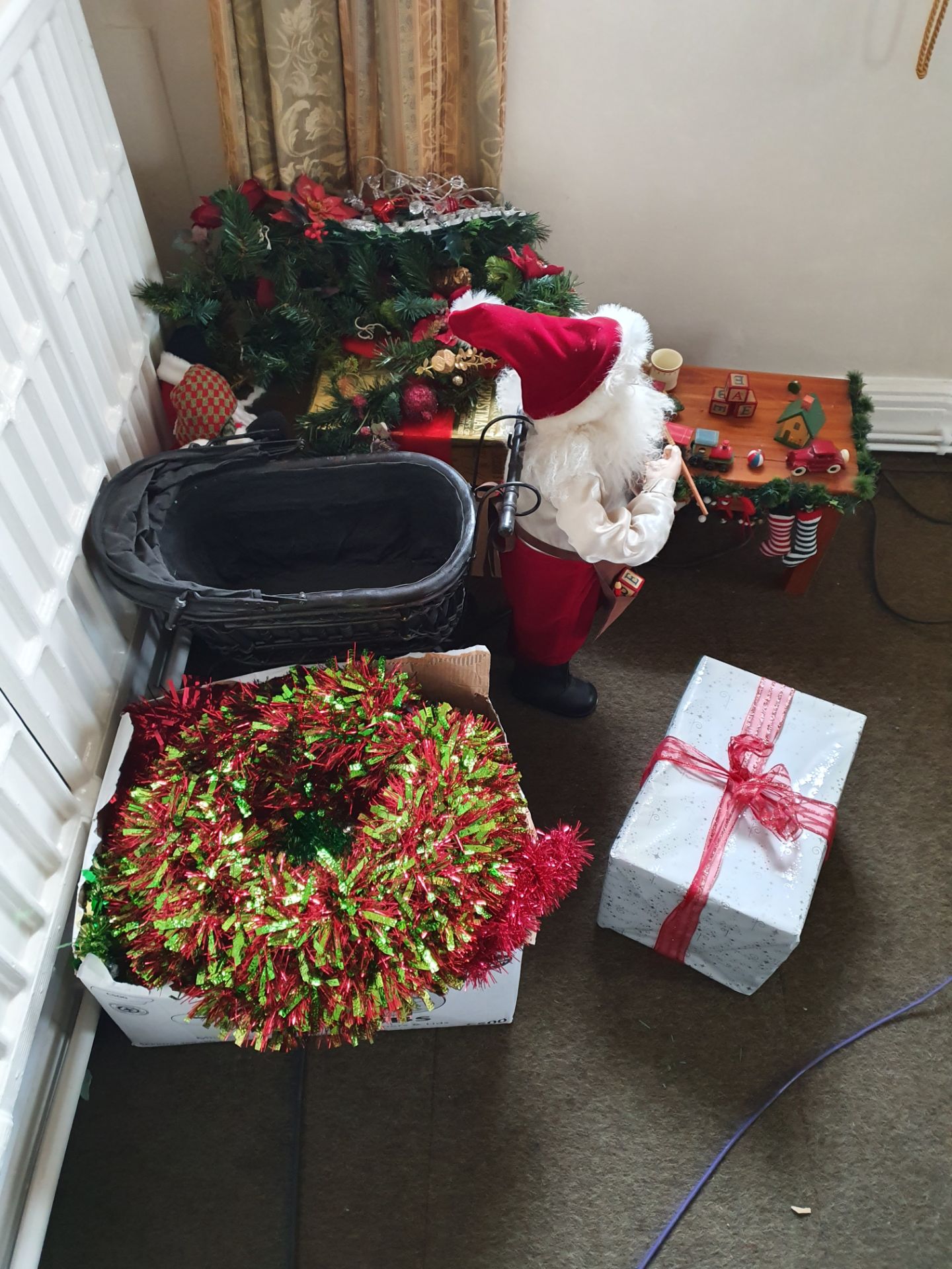 Quantity of Christmas Decorations as per Photos - Image 2 of 3