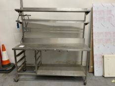 Mobile preparation table with built in electric sockets